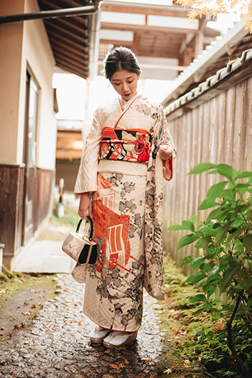 正絹 アンティーク着物 振袖 三つ紋 正絹 アンティーク着物 振袖 三つ紋