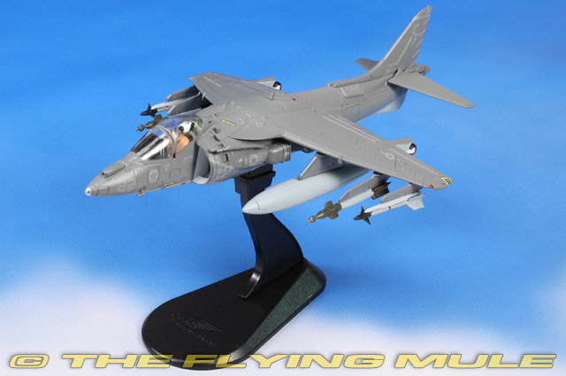 Hobby Master 1:72 AV-8B Harrier II USMC VMA-211 Wake Island