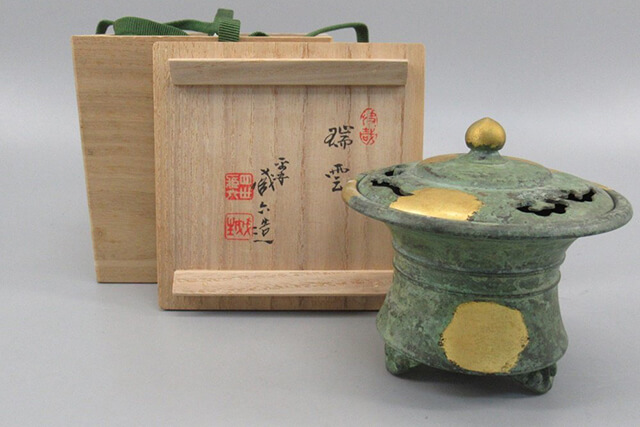 五世 秦藏六造， 塗金子犬置物，金工，藏六造