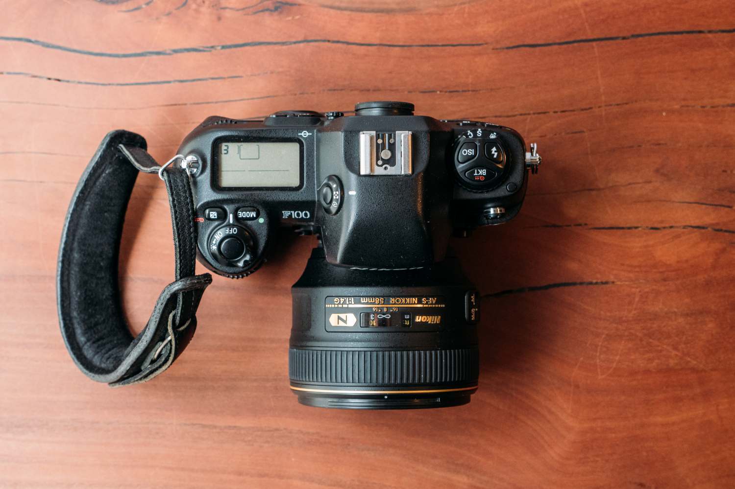 ニコンF100 AFフィルムカメラ実用品(難あり) ニコンF100 AFフィルム