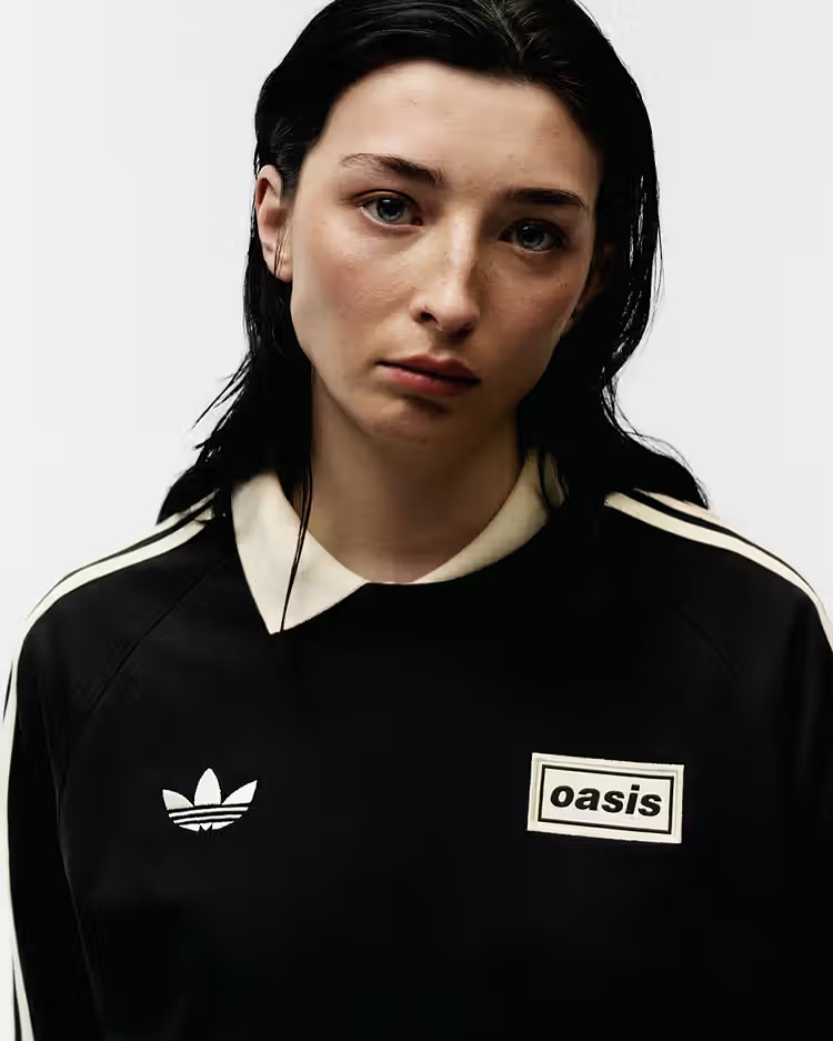 r*k様 Oasis adidas コラボ 2025ツアー Tシャツ クリーム色