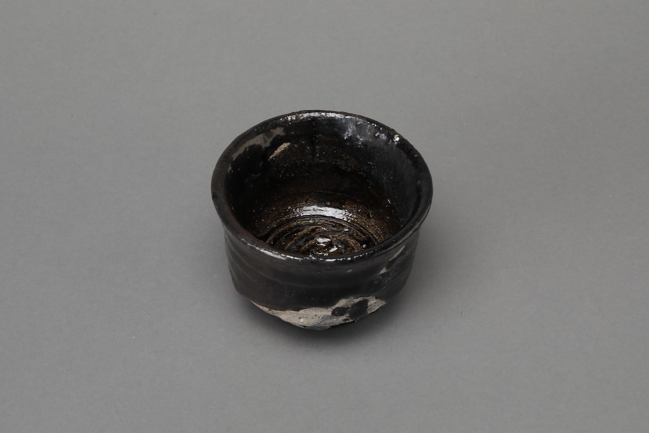引出黒ぐい呑 | 酒器 | ギャラリー器館
