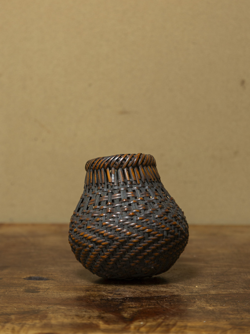 50 掛花入2種 時代竹籠と唐木書鎮 | 花と器と 高木孝 | ブログ | 工芸