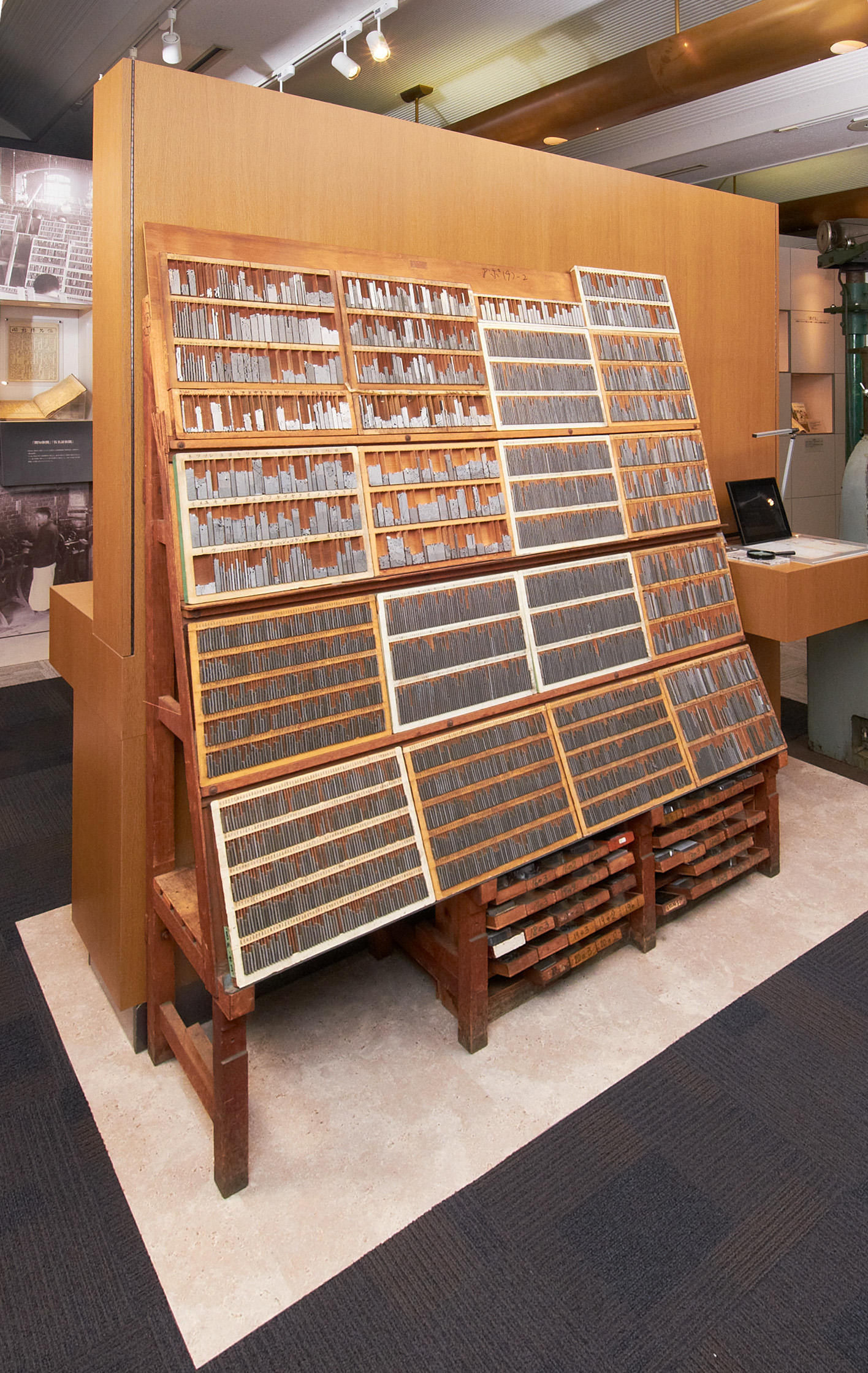 T【送料込み】活版印刷所から出た木の棚【古道具】【活版印刷】 T