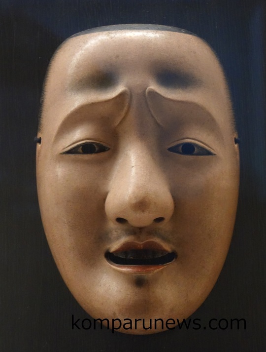 能面(木彫り)古いものです 小面 能楽美術品 時代 古面 木彫彩色能面「