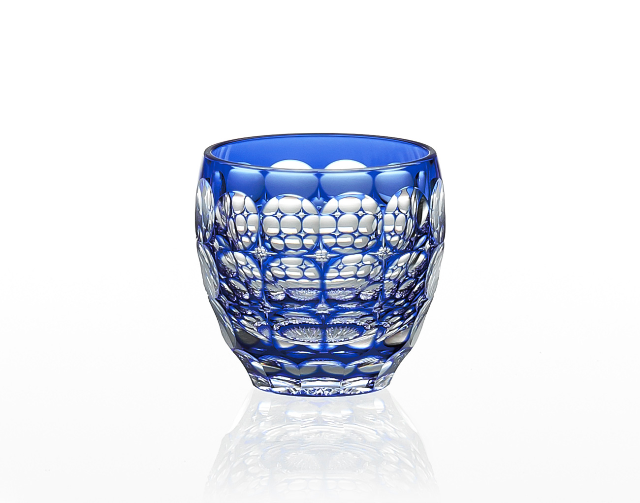 江戸切子 伝統工芸士・鍋谷聰 作 冷酒杯＜紫陽花＞ | カガミクリスタル