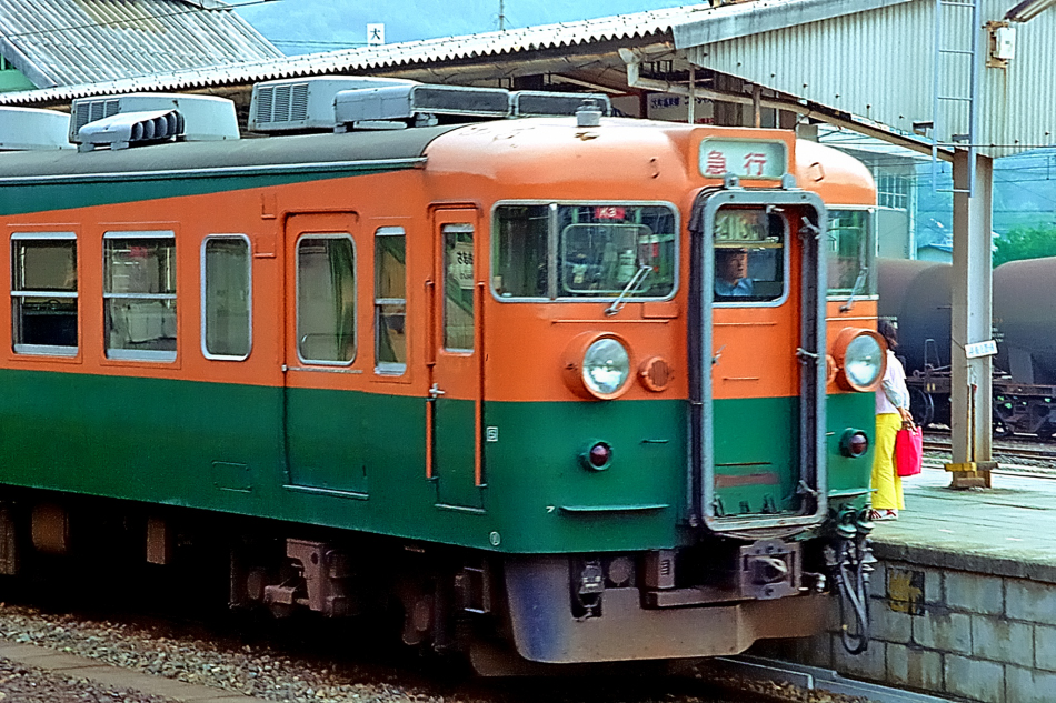 JR東海 165系 K1編成 (モハ164-831)網棚 JR 165系急行電車（東海）増結