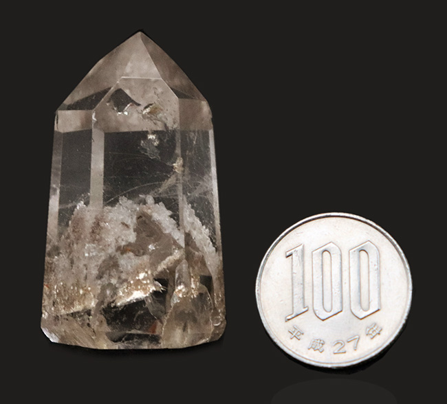 水晶のなかに謎のもの 水晶の中に水晶が存在する不思議