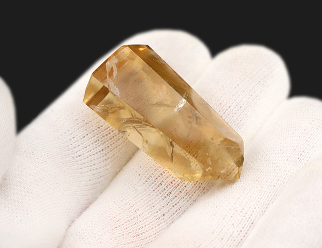 爽やかな淡黄色が素敵！フランス語の「レモン」にちなんだ鉱物、天然