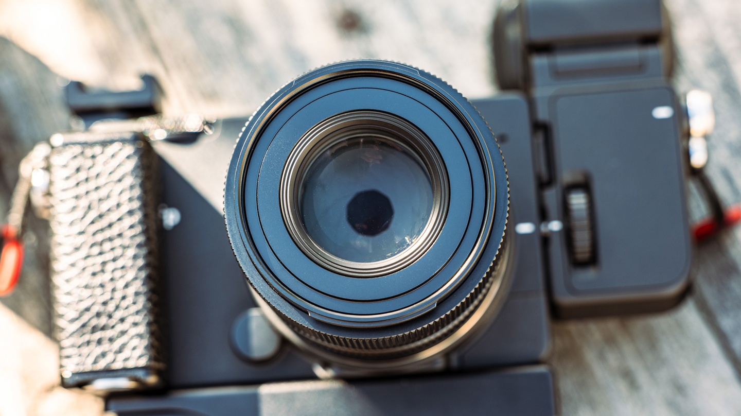 シグマ 90mm F2.8 DG DN Contemporary｜機能とデザインを兼ね備えた