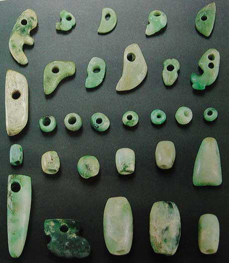 縄文〜弥生時代勾玉翡翠緑色石