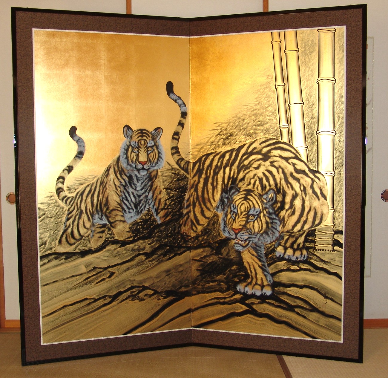 虎と竹林を描いた金箔屏風 【公式通販】
