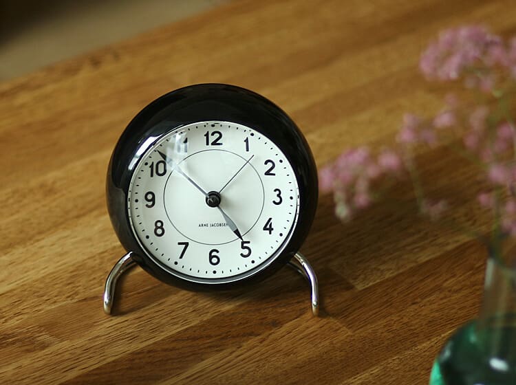 アルネ・ヤコブセン STATION（ステーション） テーブルクロック｜北欧