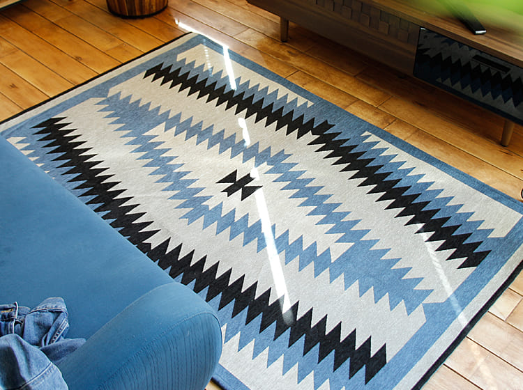 ラグマット NATIVE RUG LIGHT BLUE｜北欧・ヴィンテージインテリア
