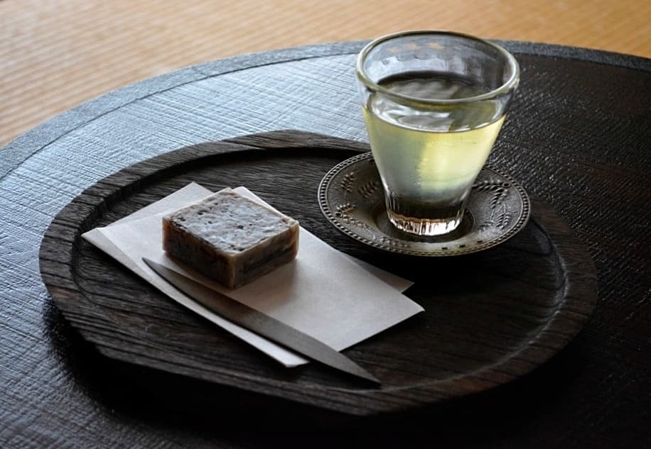 干菓子盆 (無地 / 蒔絵) ｜ 軽くて扱いやすい天然木 (桐) 製のお盆