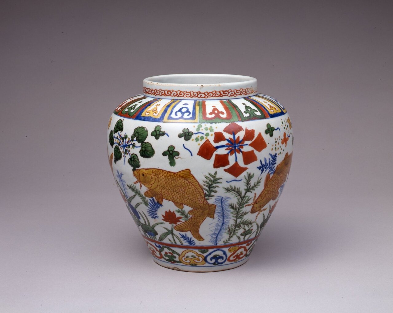 中国 赤絵 魚藻文盤 皿 V R8757 中国 赤絵 魚藻文盤 皿 V R8757