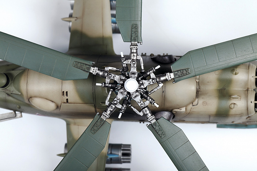 ズベズダ ZVEZDA MI-24P ソビエト攻撃ヘリコプター 1/48 Amazon.com
