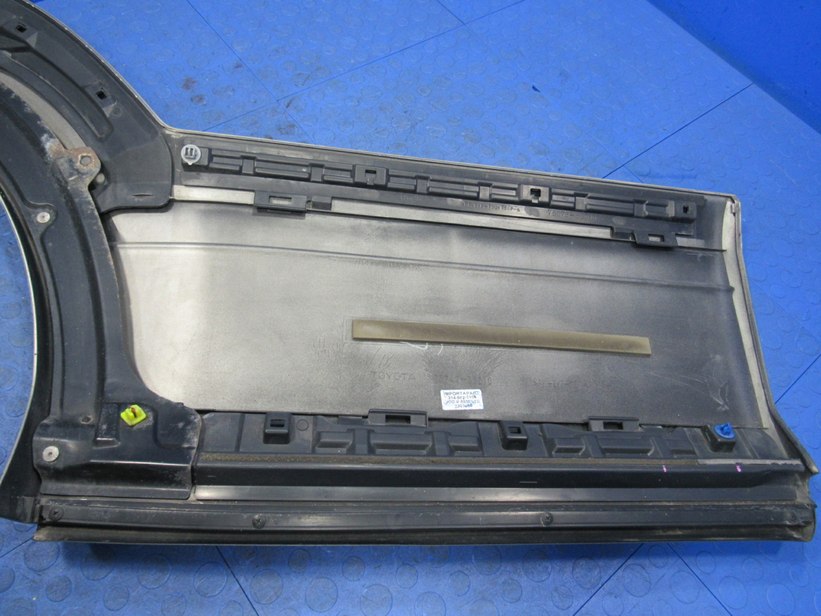 03-09 Lexus GX470 Left LH Rear Driver Side Door Molding Flare