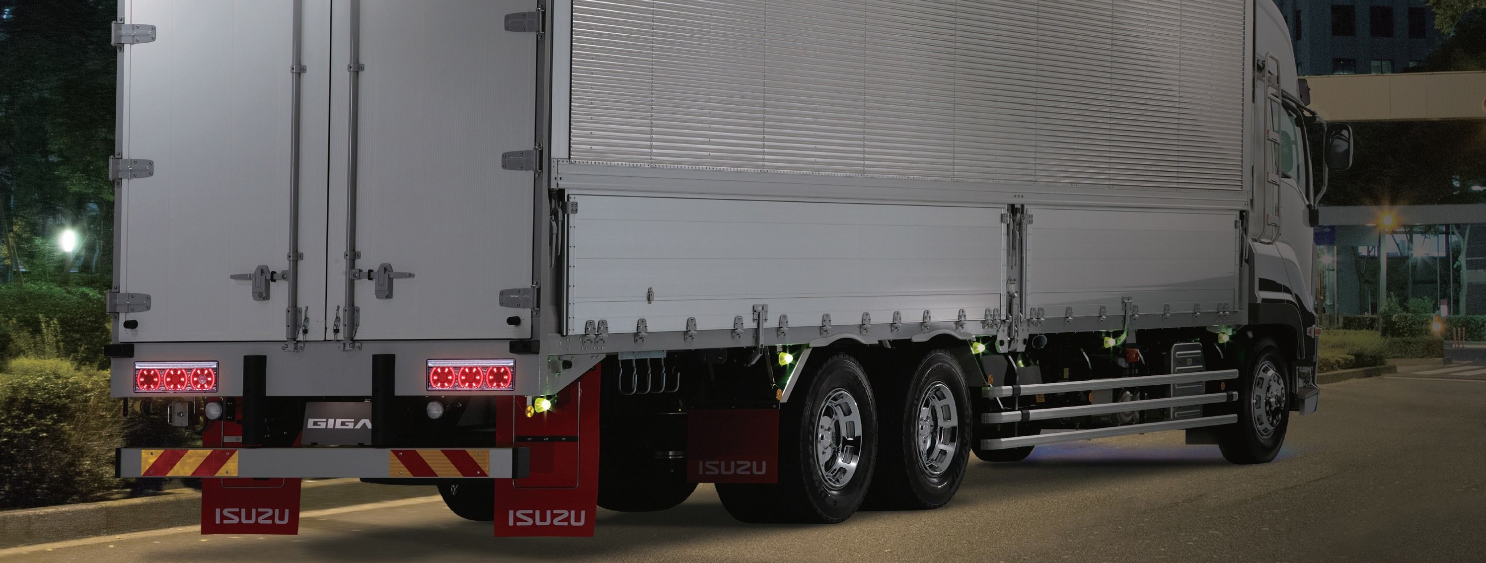 トラックコレクション イズズギガハイルーフ自作エアロ付き はたらく