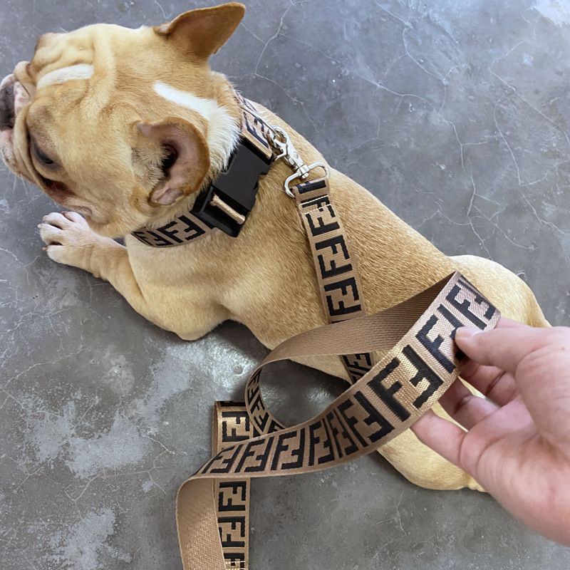 Fendi フェンディブランド犬用首輪ハーネスペット用品 バンダナペット