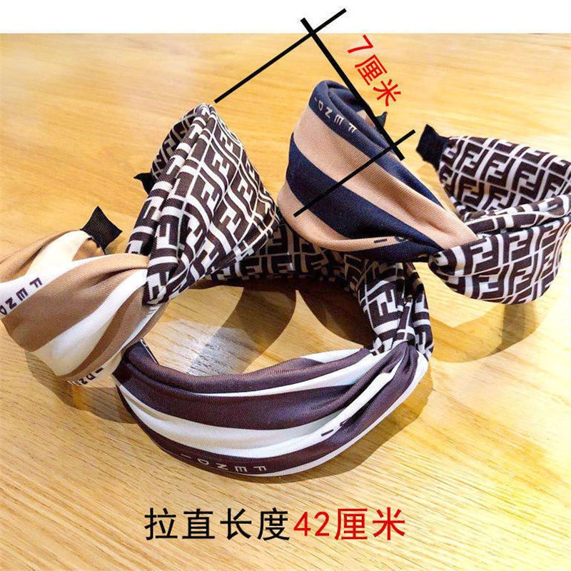 FENDI ヘアバンド カチューシャ 百貨店購入品 正規品です FENDI