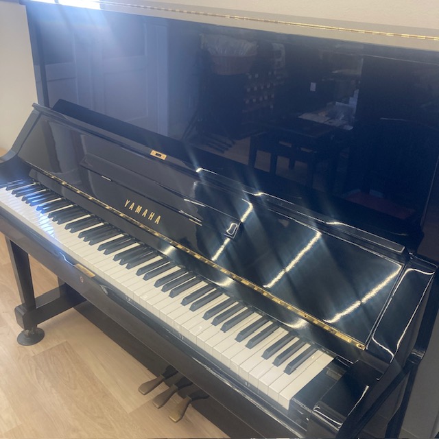 YAMAHA アップライトピアノ U30A 3ペダル 中古》U30A ヤマハアップ
