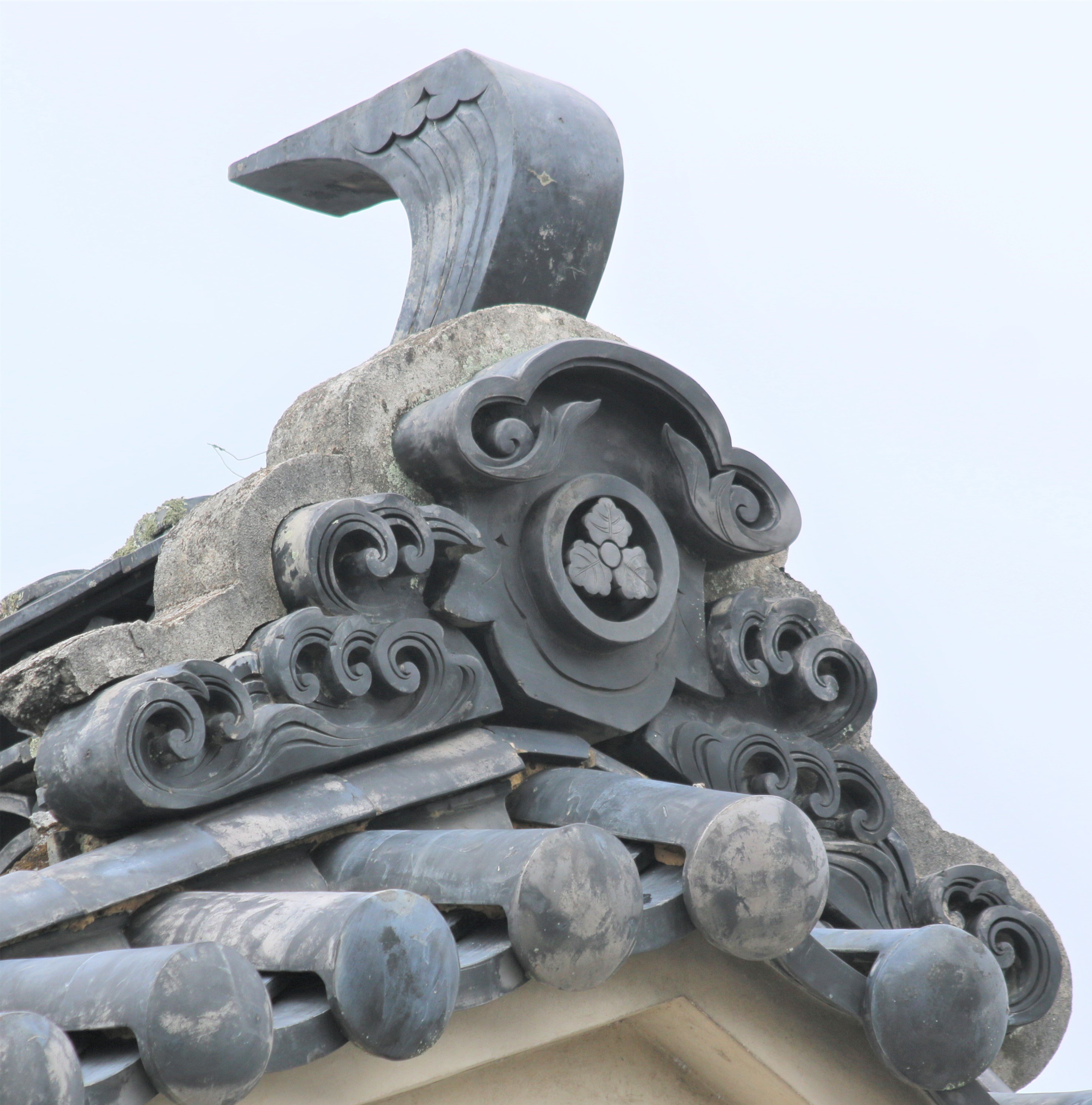 徳島県美馬市「脇町南町重要伝統的建造物群保存地区」の鬼瓦です