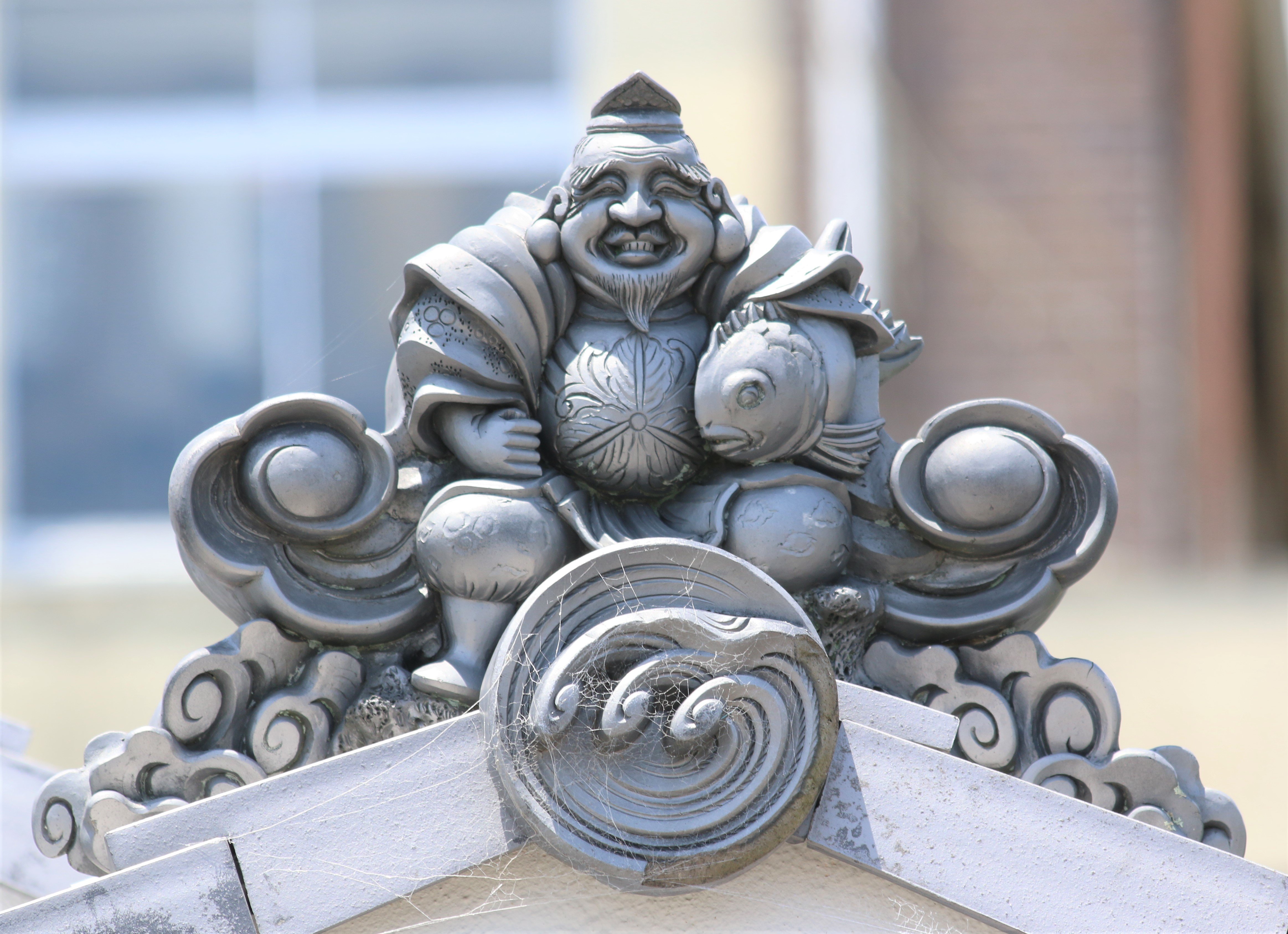 滋賀県比良・近江舞子の古民家の鬼瓦・飾り瓦・軒瓦です。 - かわら版