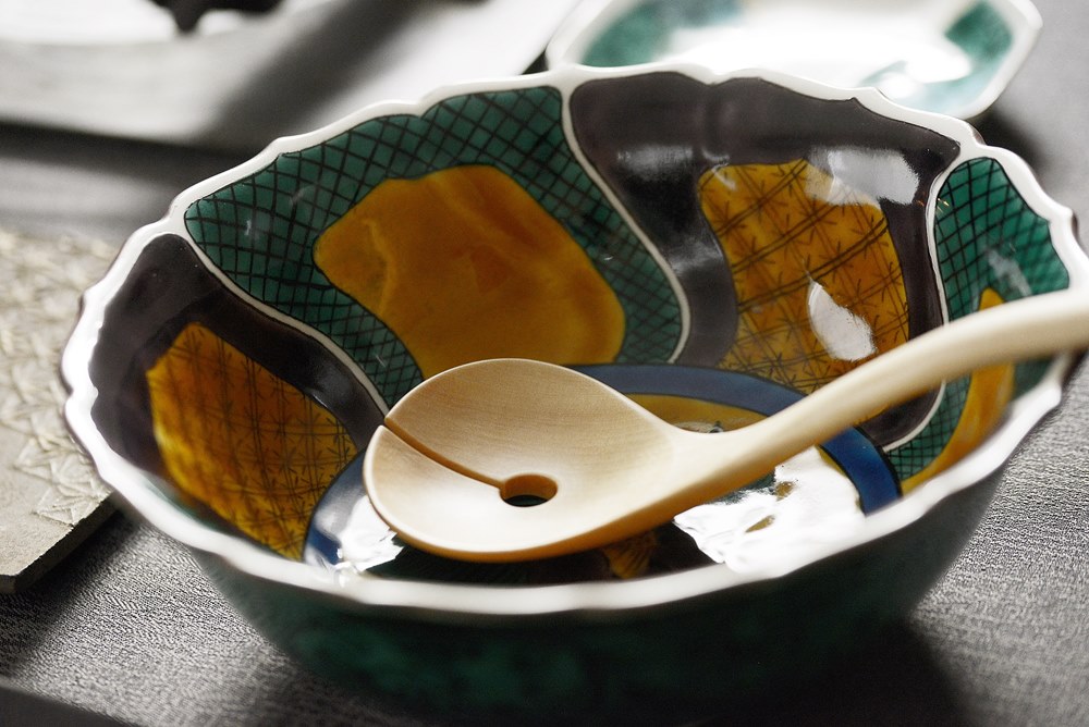 九谷焼 椿窯 吉田洋子作 黒釉金彩 花器 共布共箱 M R6948B 九谷焼 椿窯