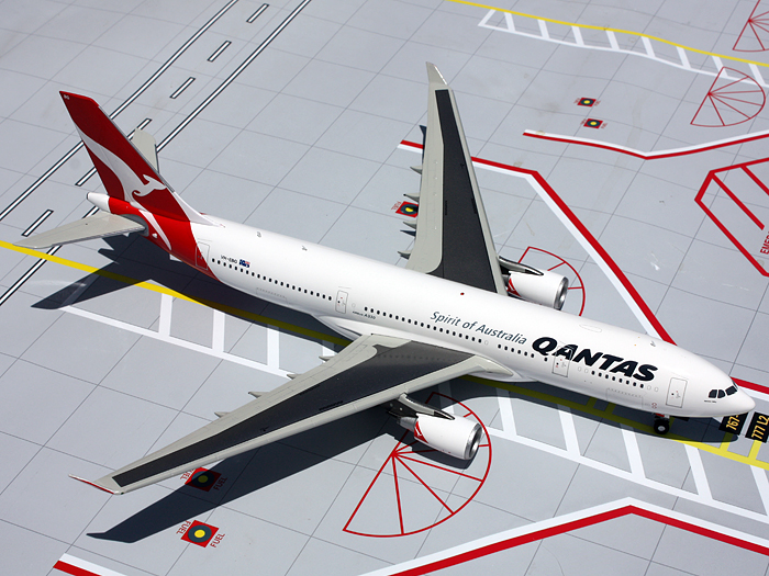 www.JetCollector.com: QANTAS A330-200 VH-EBG 1:200 Scale