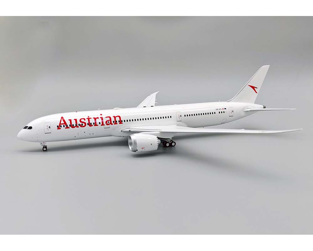www.JetCollector.com: Austrian Airlines B787-9 w/stand OE-LPL 1