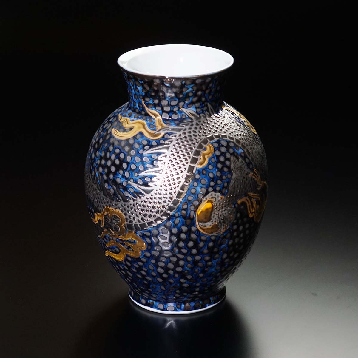 金彩装飾の陶器の丸型壺 金彩装飾の陶器の丸型壺