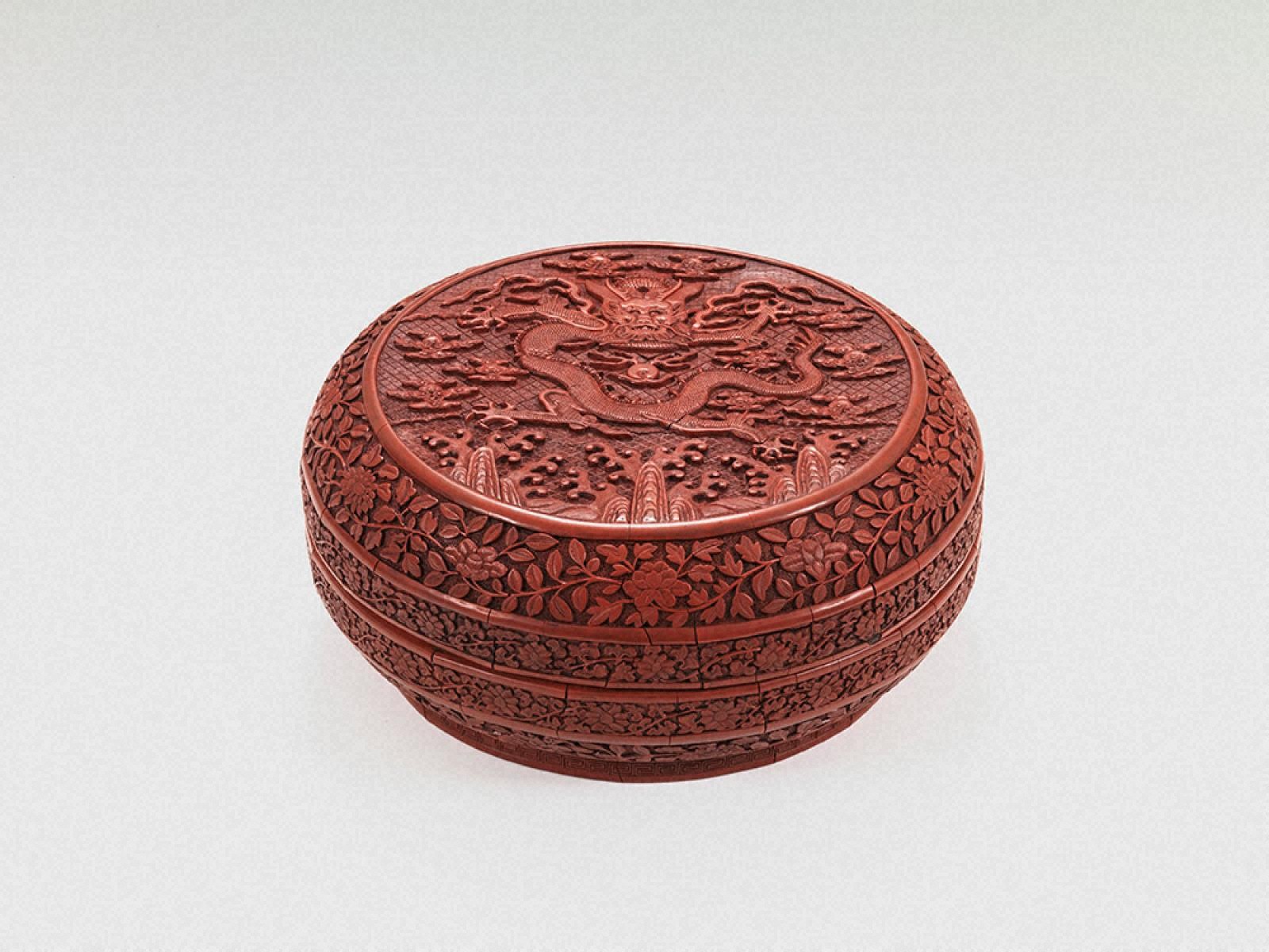 緒締め玉堆朱古銭文様骨董胴乱印籠R1439