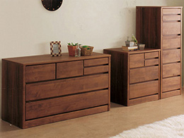 アルダーをオイル塗装した木のぬくもりが伝わる整理引出収納タンス