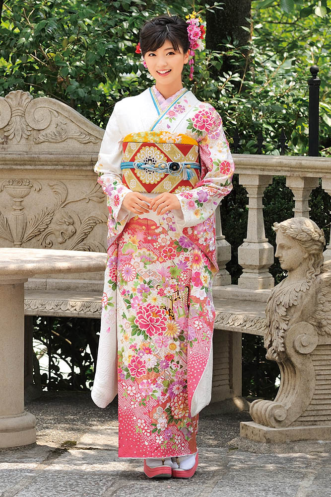 白地にピンクの上品な古典振袖フルセット 白地にピンクの上品な