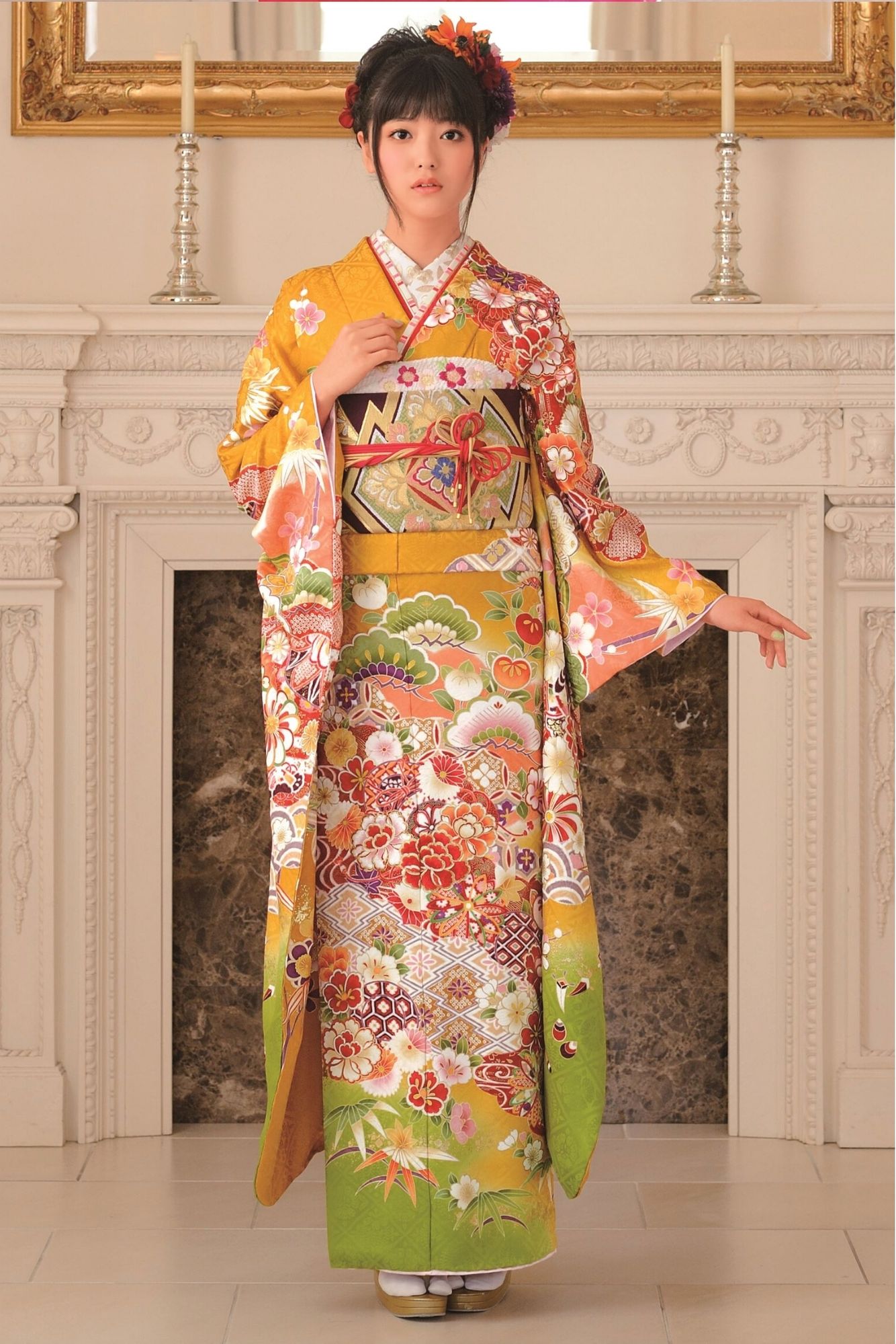 華やかな花柄振袖 オレンジ・緑