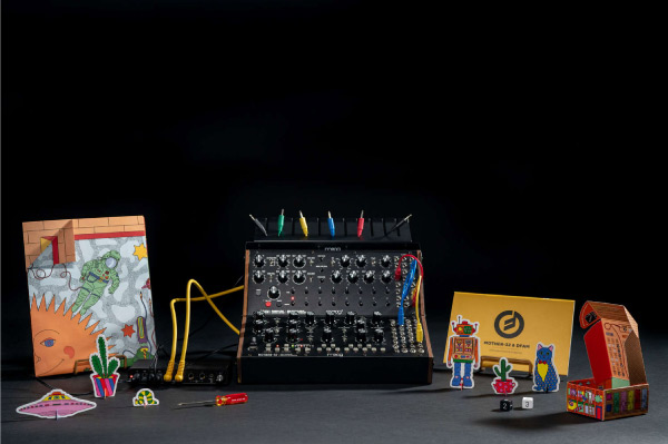 moogのシンセサイザー、MOOG SOUND STUDIO（Mother-32 & DFAMセット