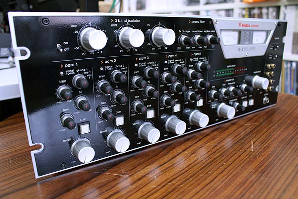 極希少・完動品】Vestax R-3 DJ Mixer 名機 生産数300台 極希少・完動