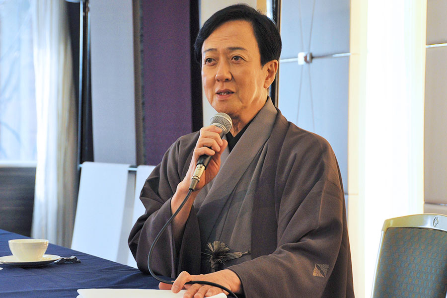 市川海老蔵に直言、坂東玉三郎の親心 | Lmaga.jp