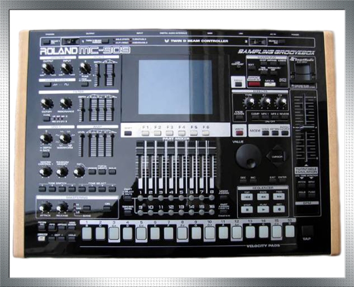 Roland MC-909 Roland MC-909 Music Sampler Sampling Groovebox Drum