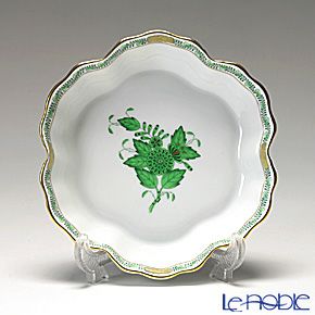 全て手彩色のヘレンドのアポニーグリーンの豪華な脚付き菓子器です