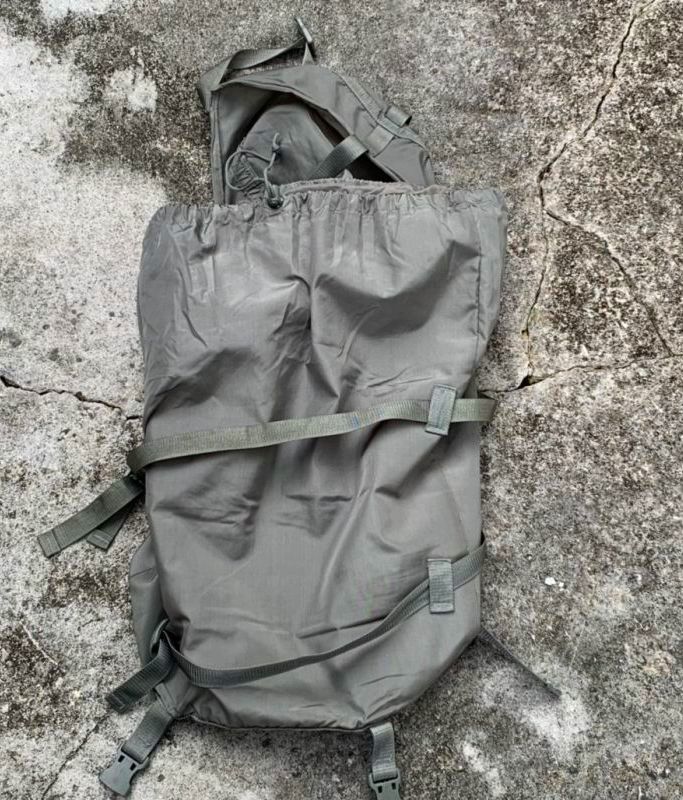 キャンプに! Wahiawaアメリカ陸軍 ACUモジュラースリーピングバッグ