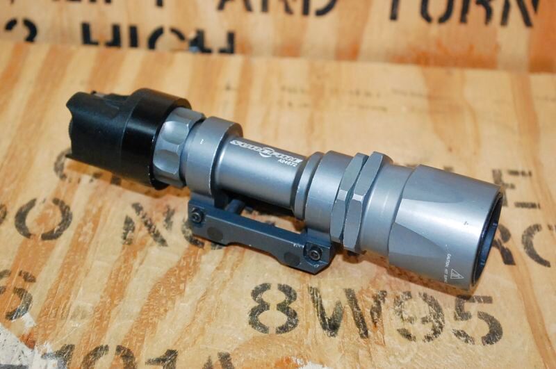 米軍実物 SUREFIRE/M951 ウェポンライト ピカティニーマウント