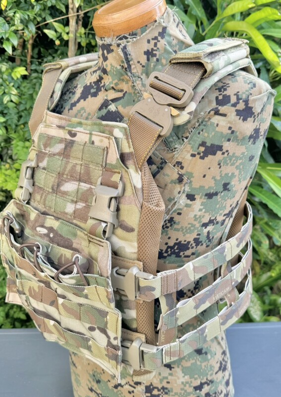 迷彩プレートキャリア 日本の国旗付き オードナンス プレートキャリア