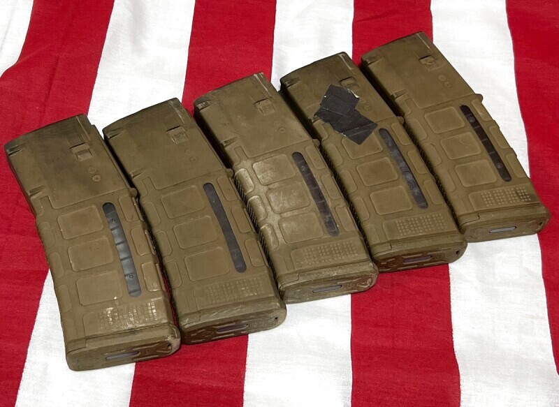 米軍MAGPUL P-MAG 30 FDE マガジン カート2本付き 米軍MAGPUL P-
