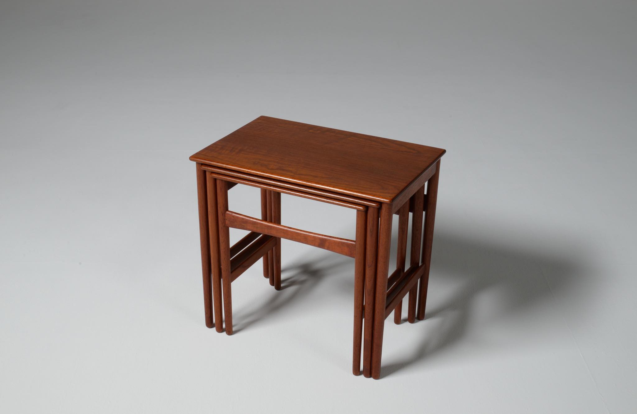 Hans J.Wegner(ハンス・J・ウェグナー) チーク無垢 ネストテーブル