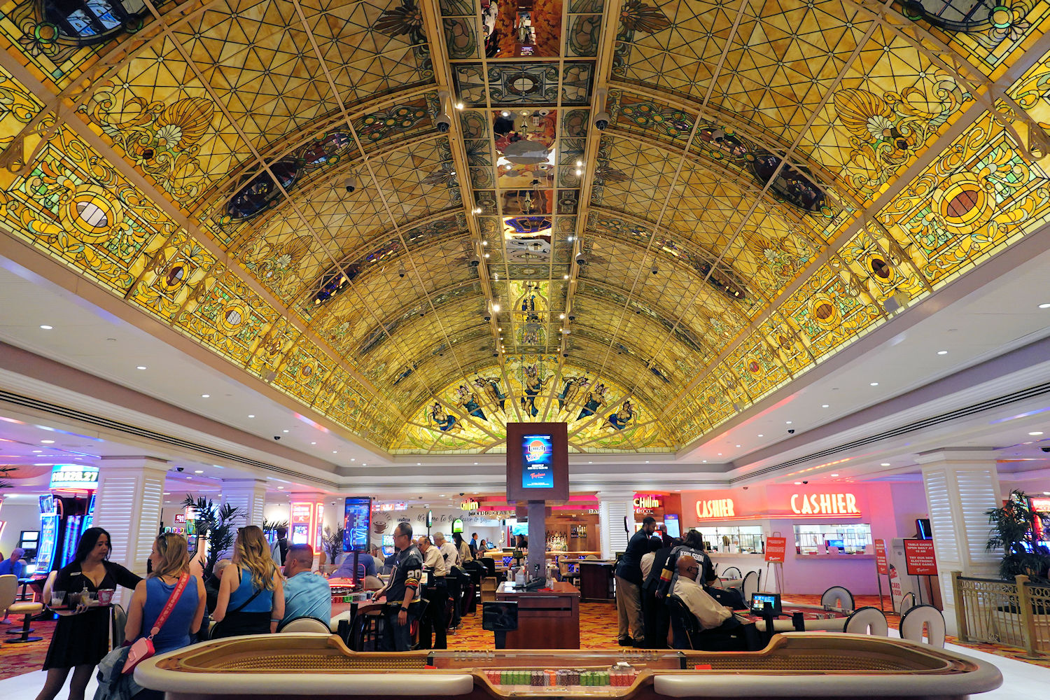 あと2週間に迫った往年の名門ホテルの消滅とベガスの栄枯盛衰