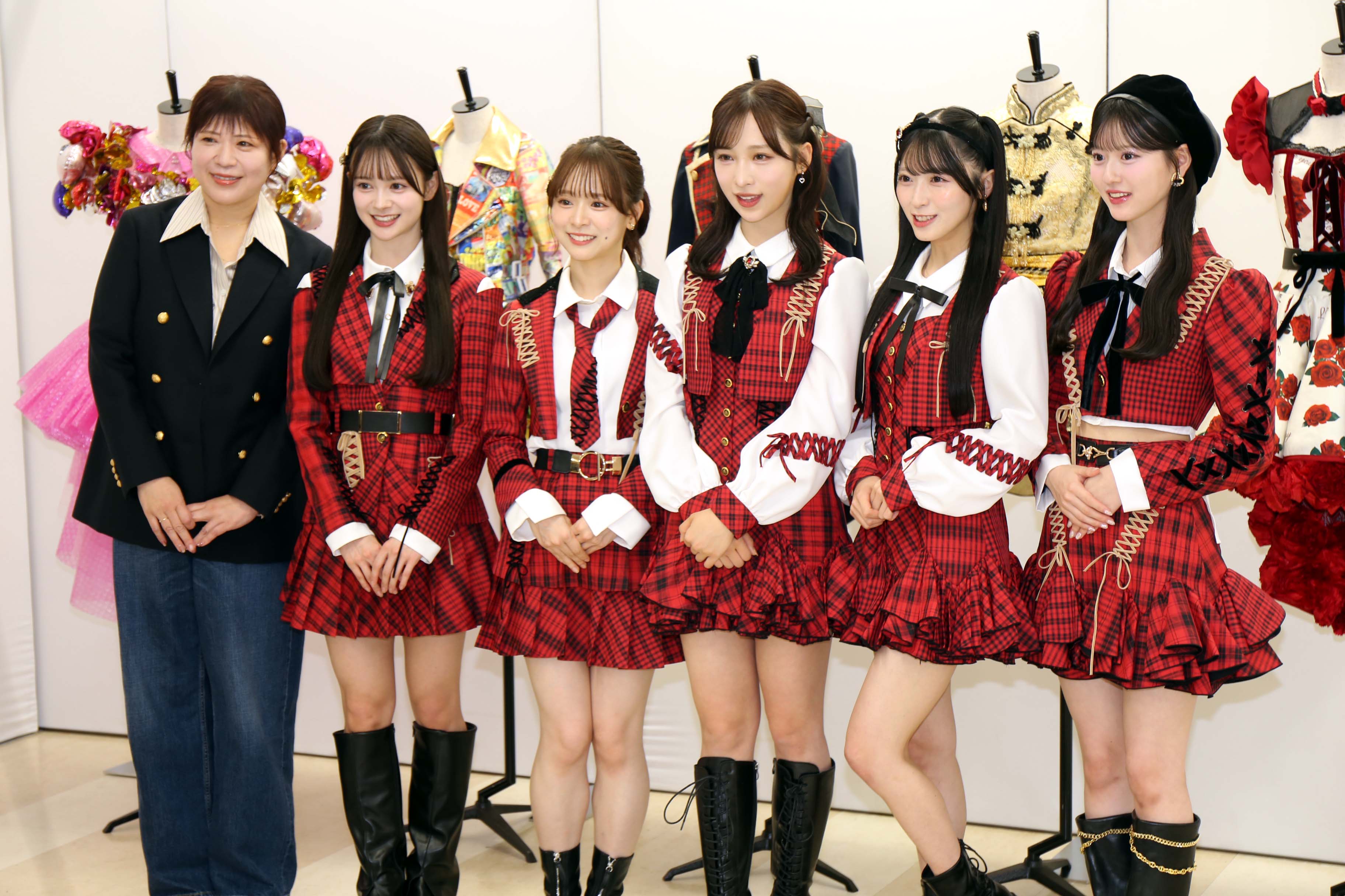 AKB48大衣装展』メディア内覧会 ― メンバーが衣装への愛を語る