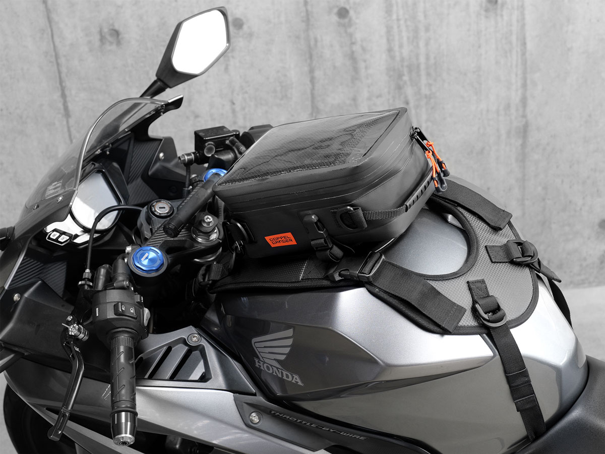 本体とベースが分割して便利！ドッペルギャンガーの固定式タンクバッグ