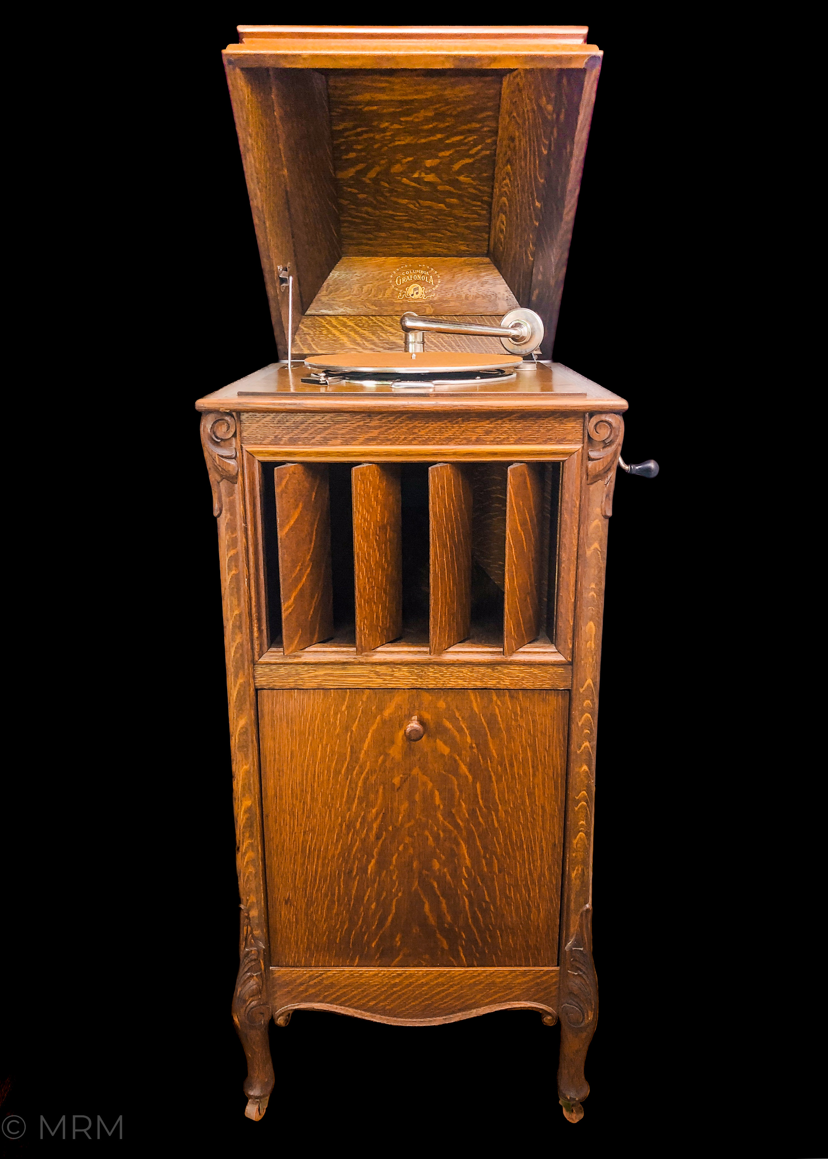Columbia Grafonola “Mignonette” (Oak) Phonograph c.1917 • Maison